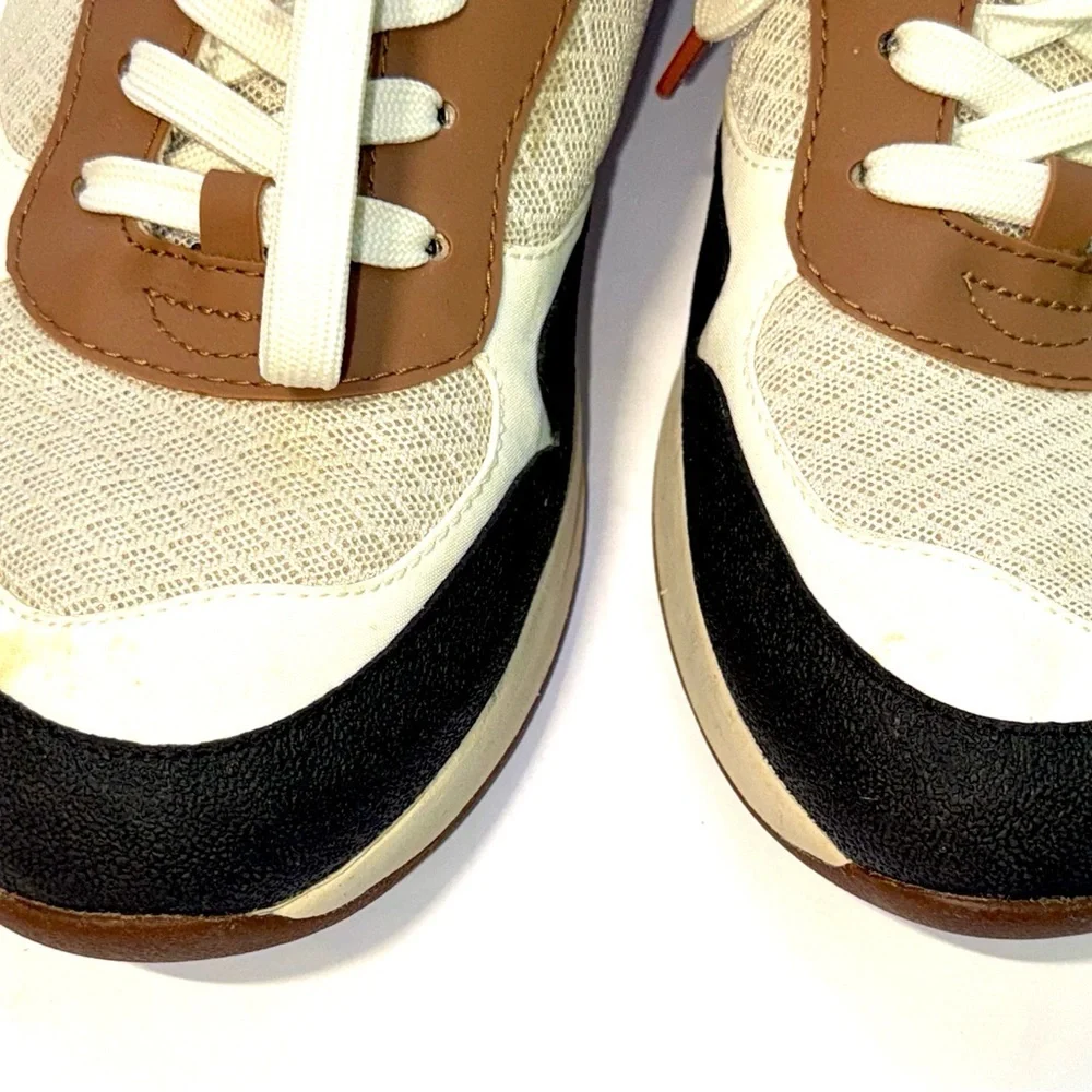 Taos Footwear Direction Sneaker in the "Beige/Rosette Multi" colorway - Picture 6 of 6